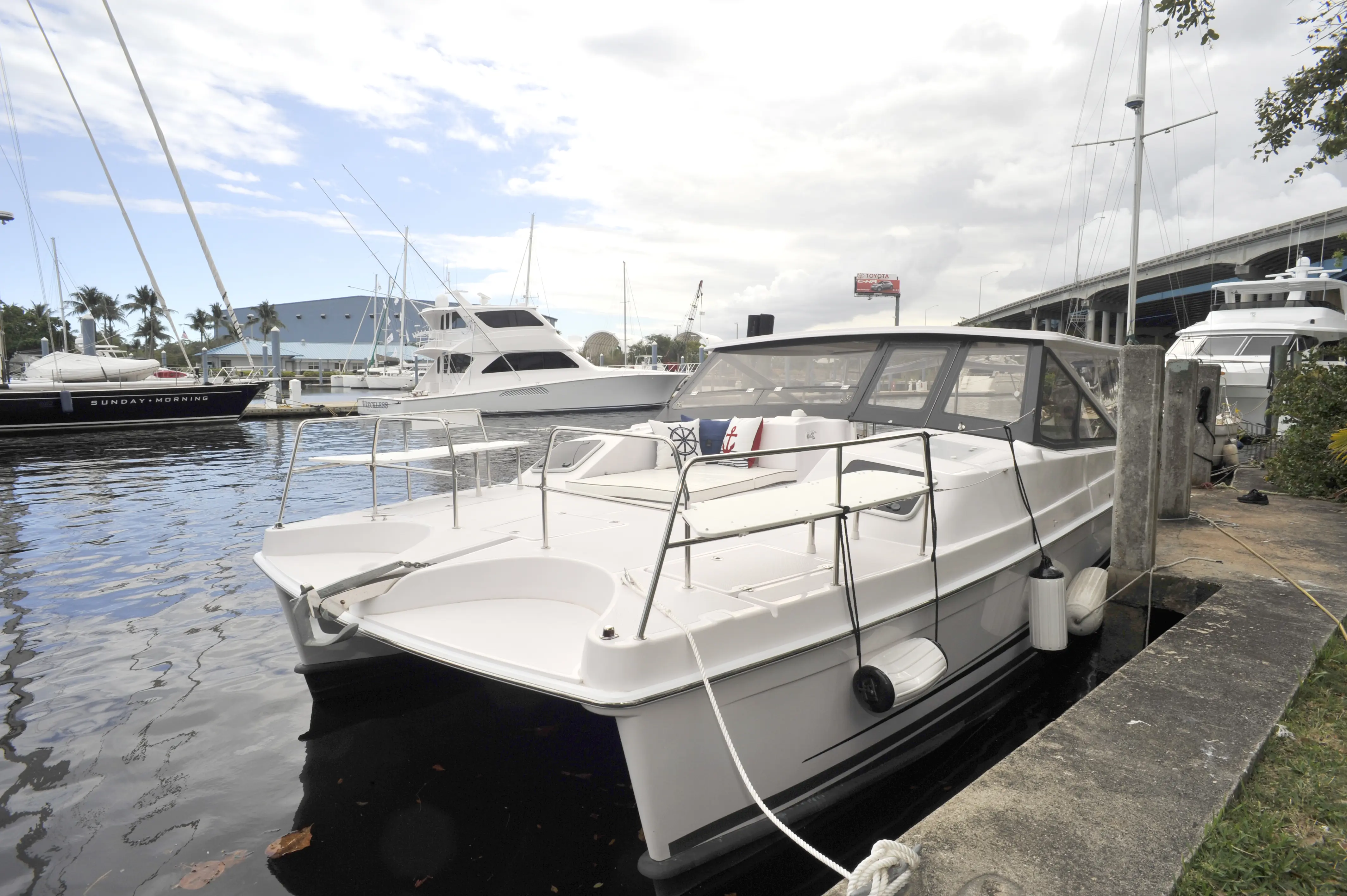 New Power Catamaran for Sale 2020 Freestyle 399 Power New Power Catamaran for Sale 2020 Freestyle 399 Power