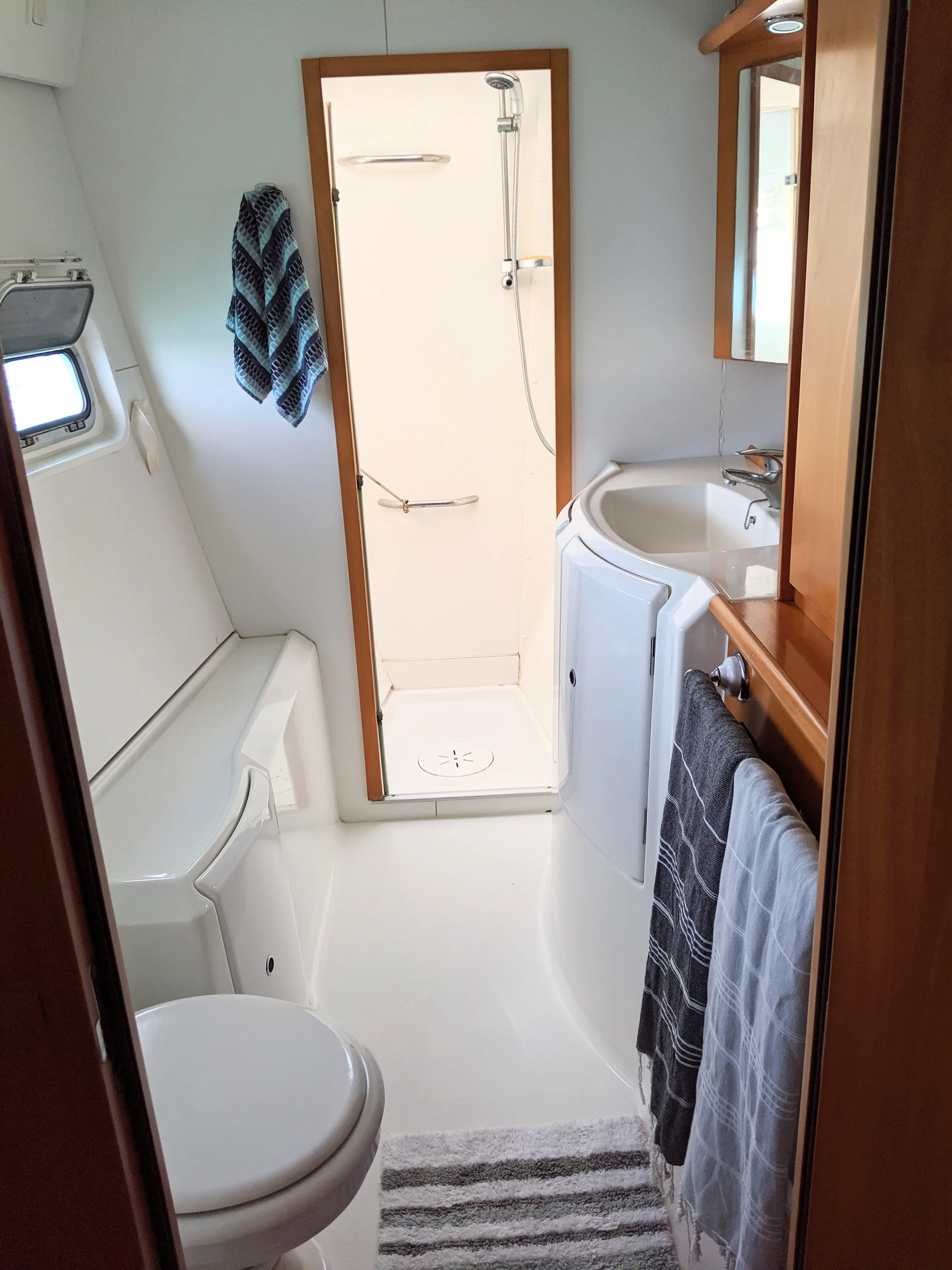 Used Sail Catamaran for Sale 2007 Lagoon 420 Layout & Accommodations Image Gallery