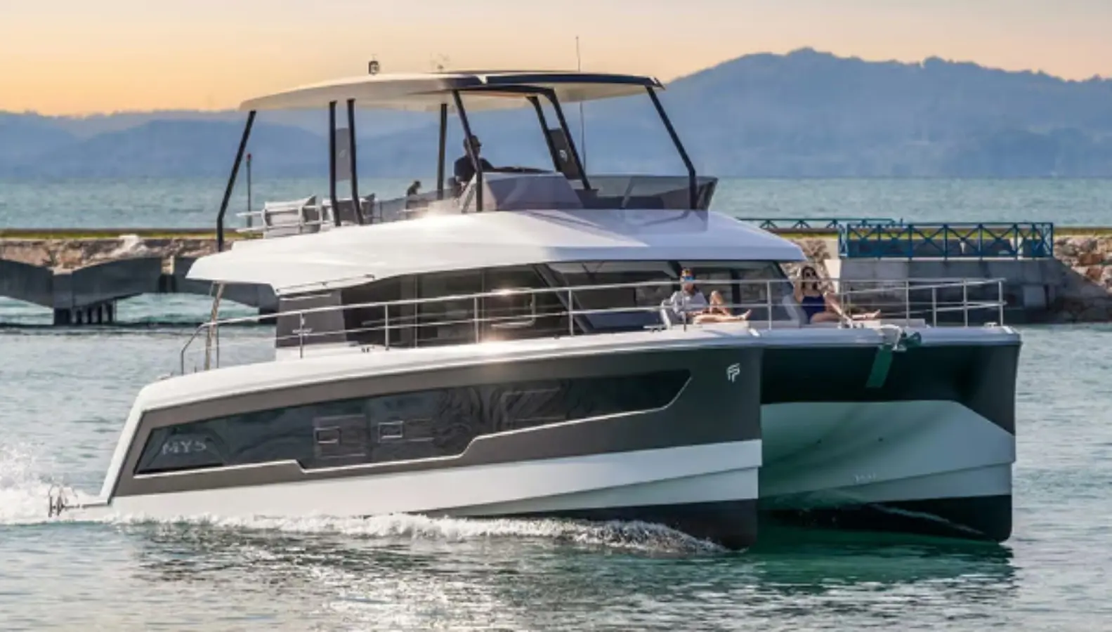 New Power Catamaran for sale  FOUNTAINE PAJOT MY5 Image Gallery