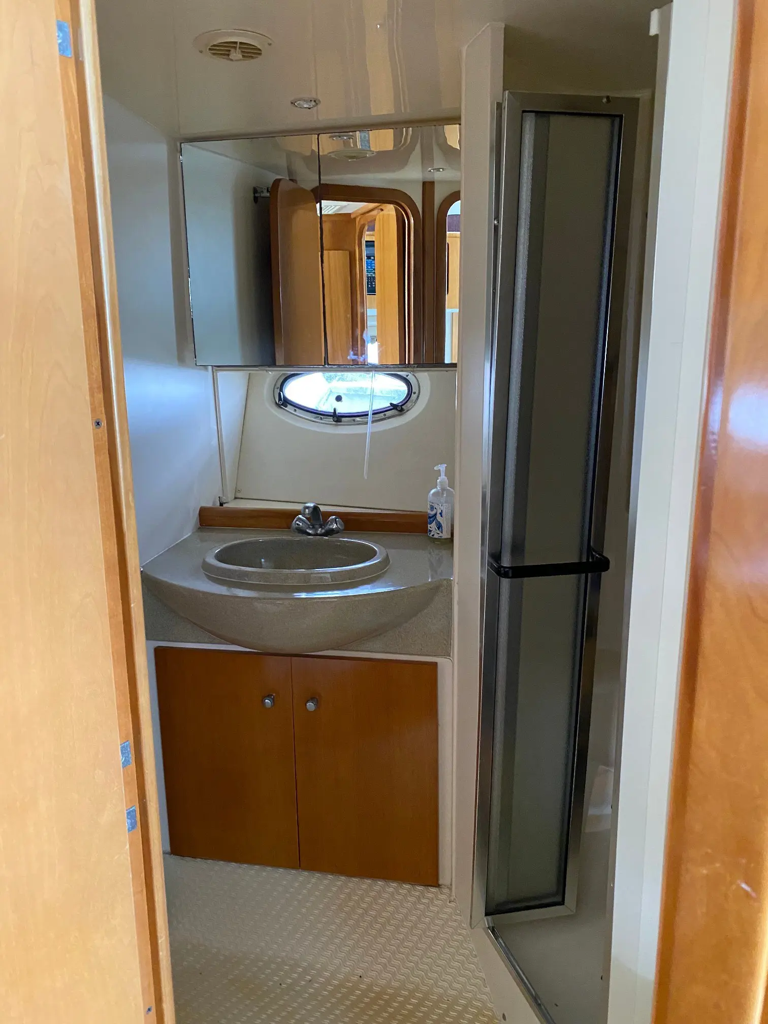 Used Power Monohull for Sale 2001 350 Mariner Layout & Accommodations Image Gallery