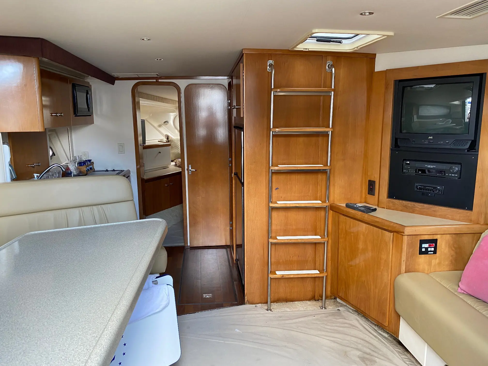 Used Power Monohull for Sale 2001 350 Mariner Layout & Accommodations Image Gallery