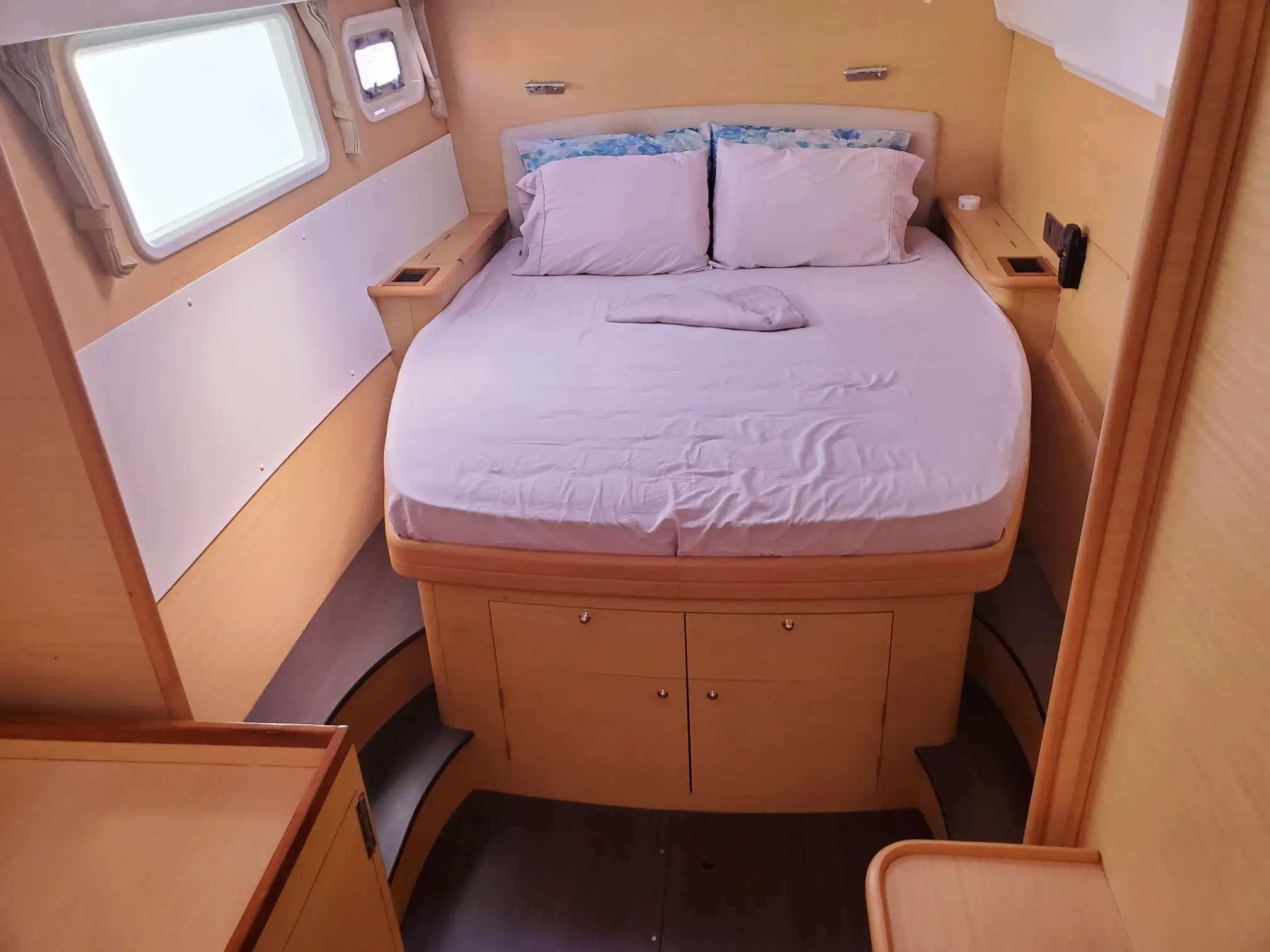 Used Sail Catamaran for Sale 2009 Lagoon 440 Layout & Accommodations Image Gallery