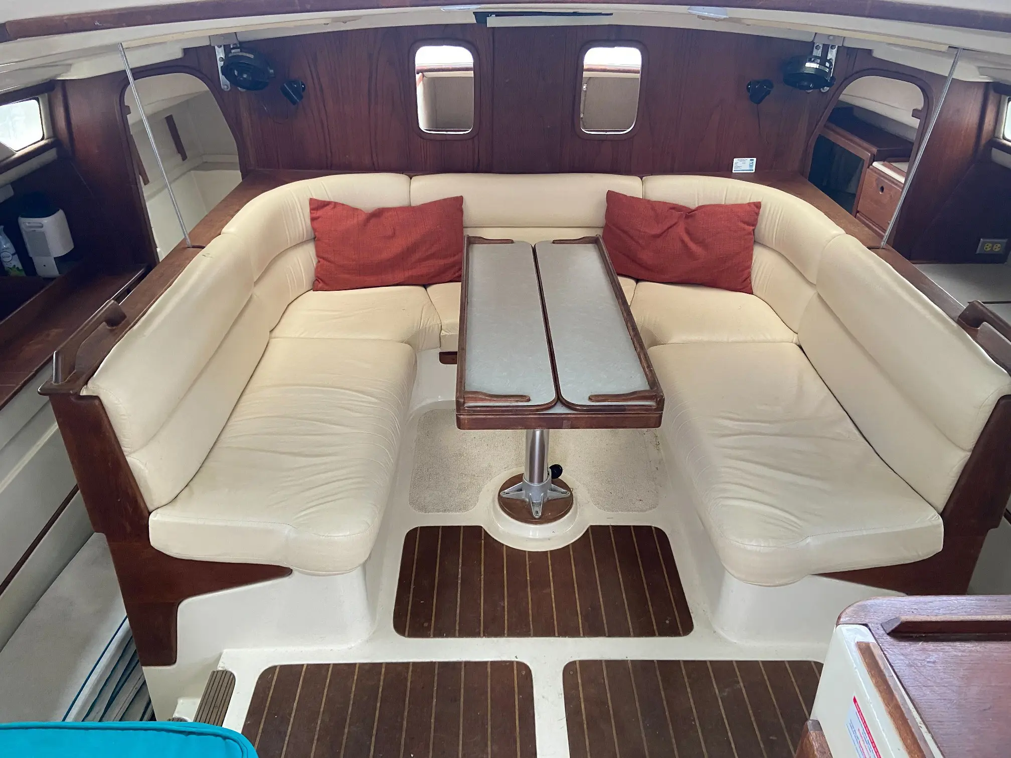 Used Sail Catamaran for Sale 1997 Gemini 105M Layout & Accommodations Image Gallery