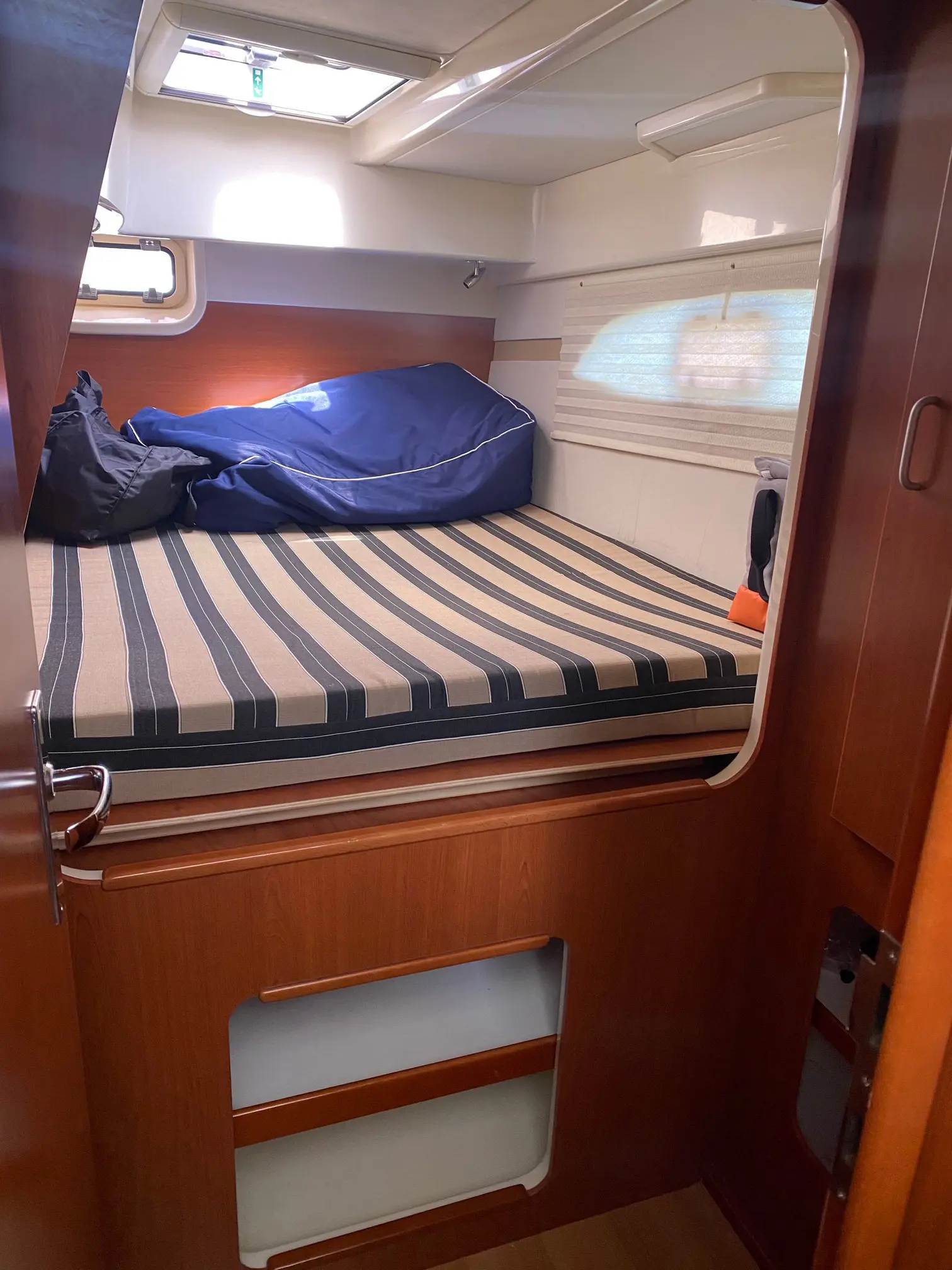 Used Sail Catamaran for Sale 2014 Leopard 39 Layout & Accommodations Image Gallery