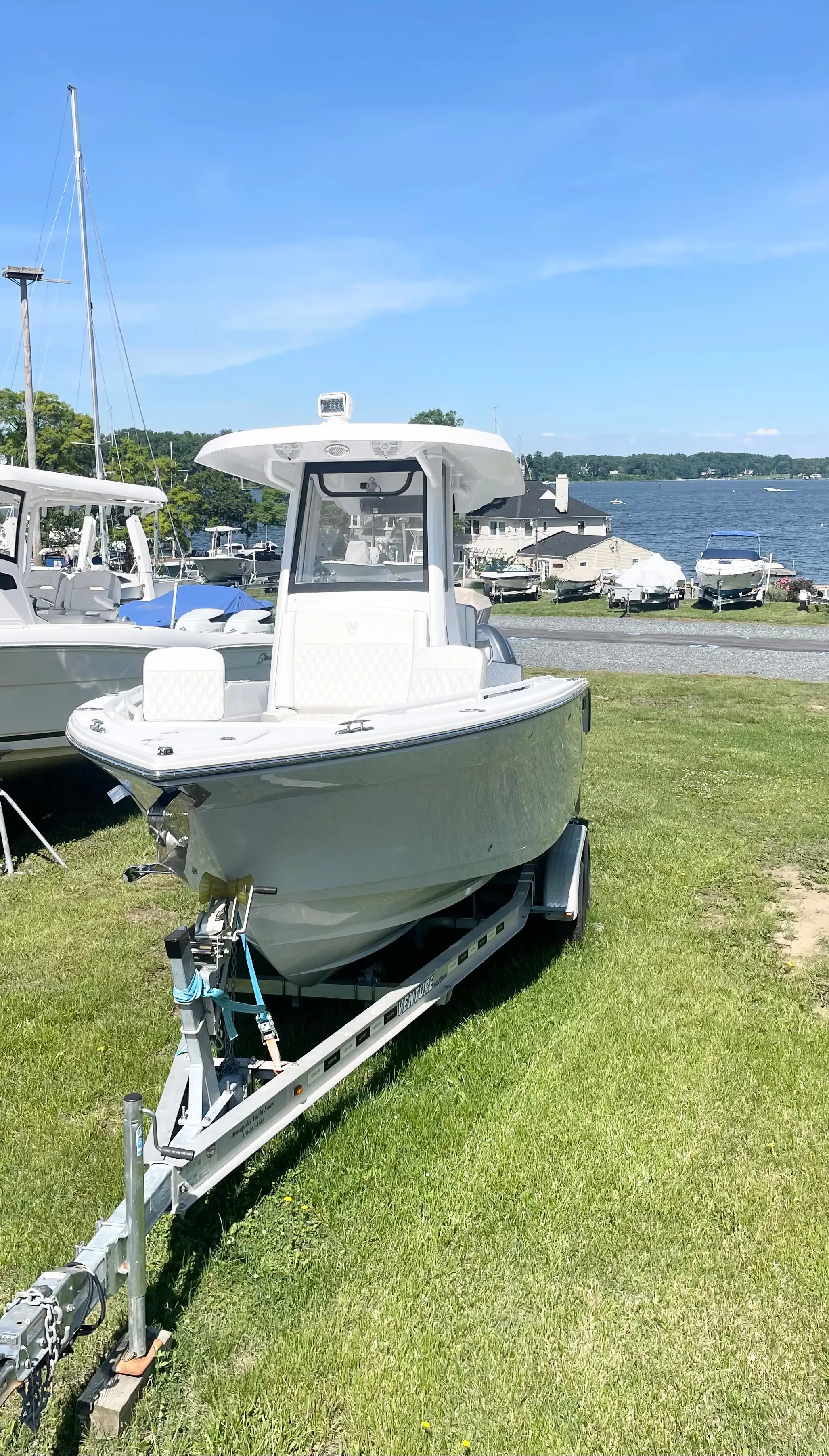 Used Power Center Console for Sale 2022 Century 2400 CC Used Power Center Console for Sale 2022 Century 2400 CC
