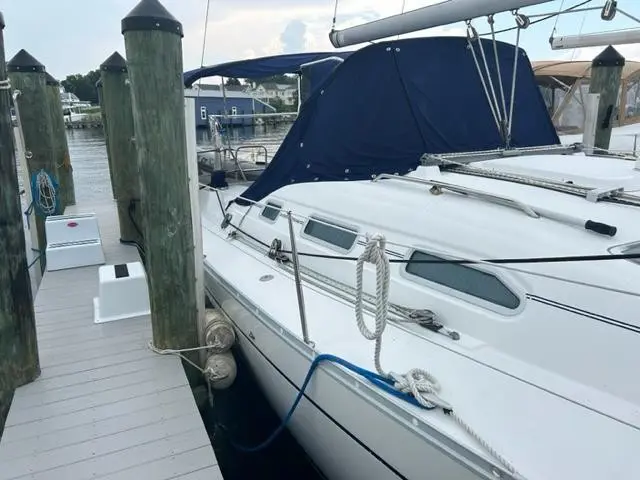 Used Sail Monohull for Sale 2003 BENETEAU 393 Boat Highlights Image Gallery