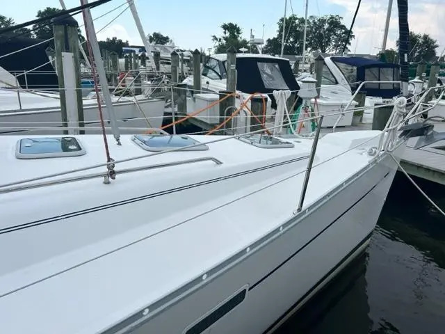 Used Sail Monohull for Sale 2003 BENETEAU 393 Boat Highlights Image Gallery