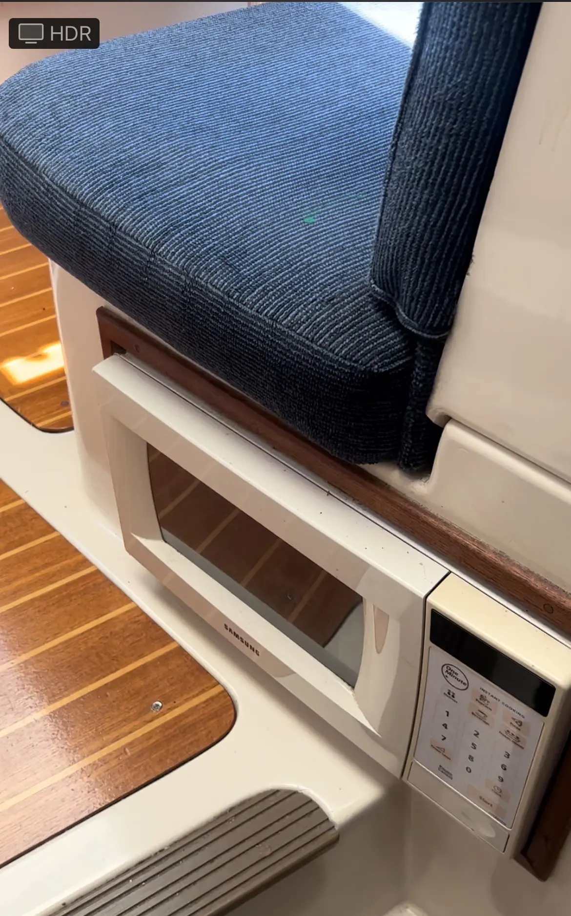 Used Sail Catamaran for Sale 2002 Gemini 105Mc Layout & Accommodations Image Gallery
