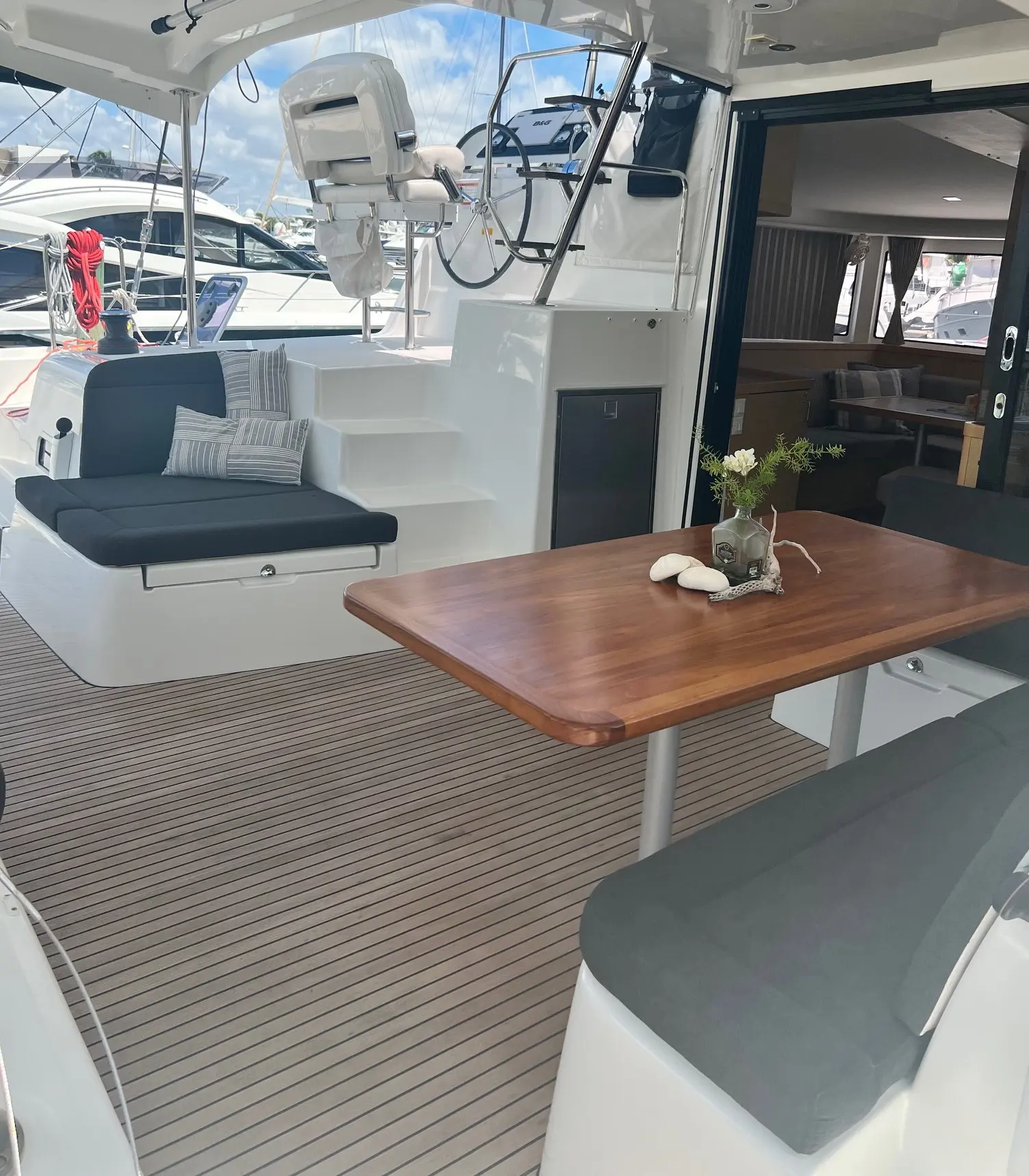 Sold Catamaran 2018 Lagoon 42 Image Gallery