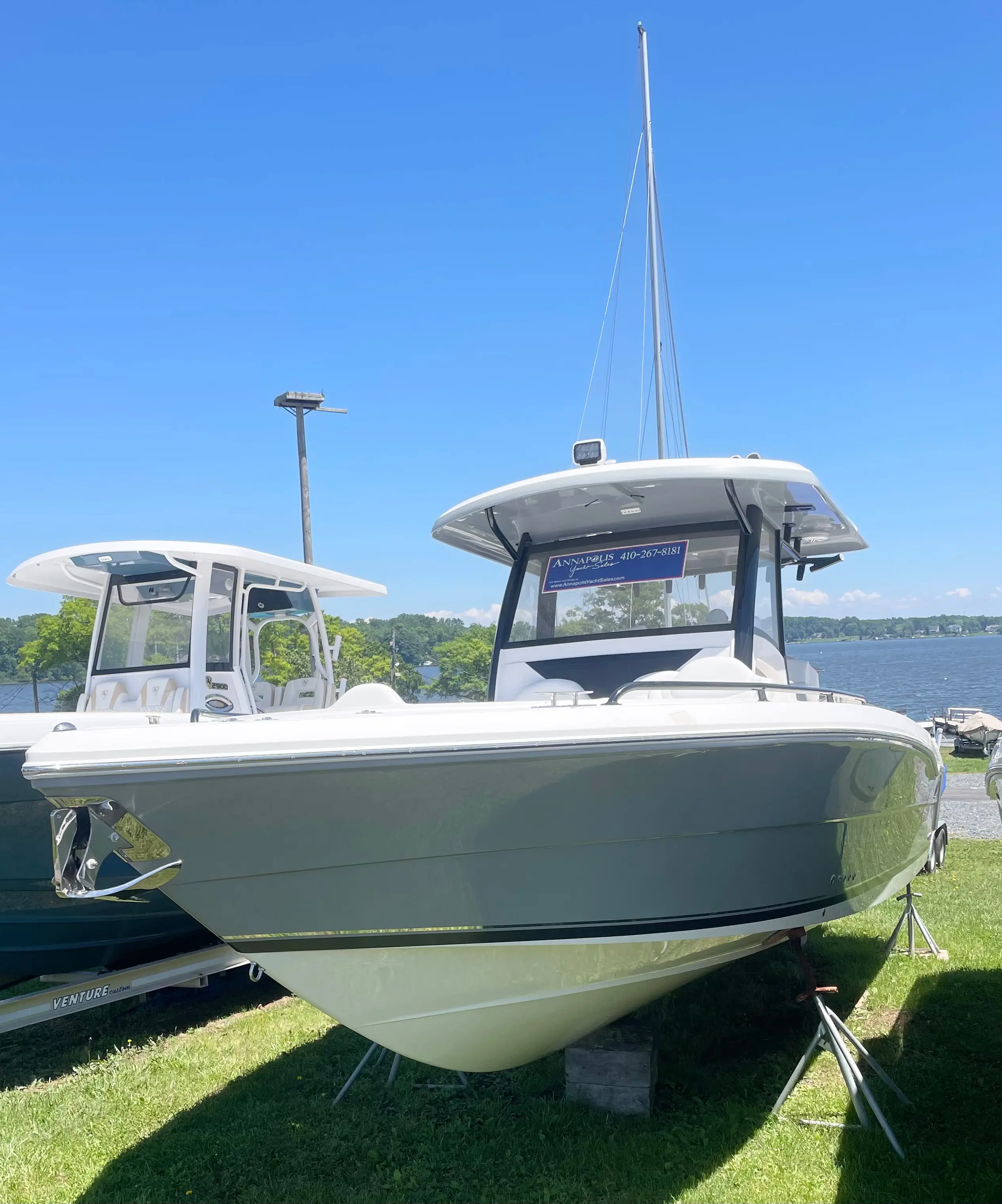 Dealer Demo Power Center Console for Sale 2022 Stamas Aventura 33T Dealer Demo Power Center Console for Sale 2022 Stamas Aventura 33T