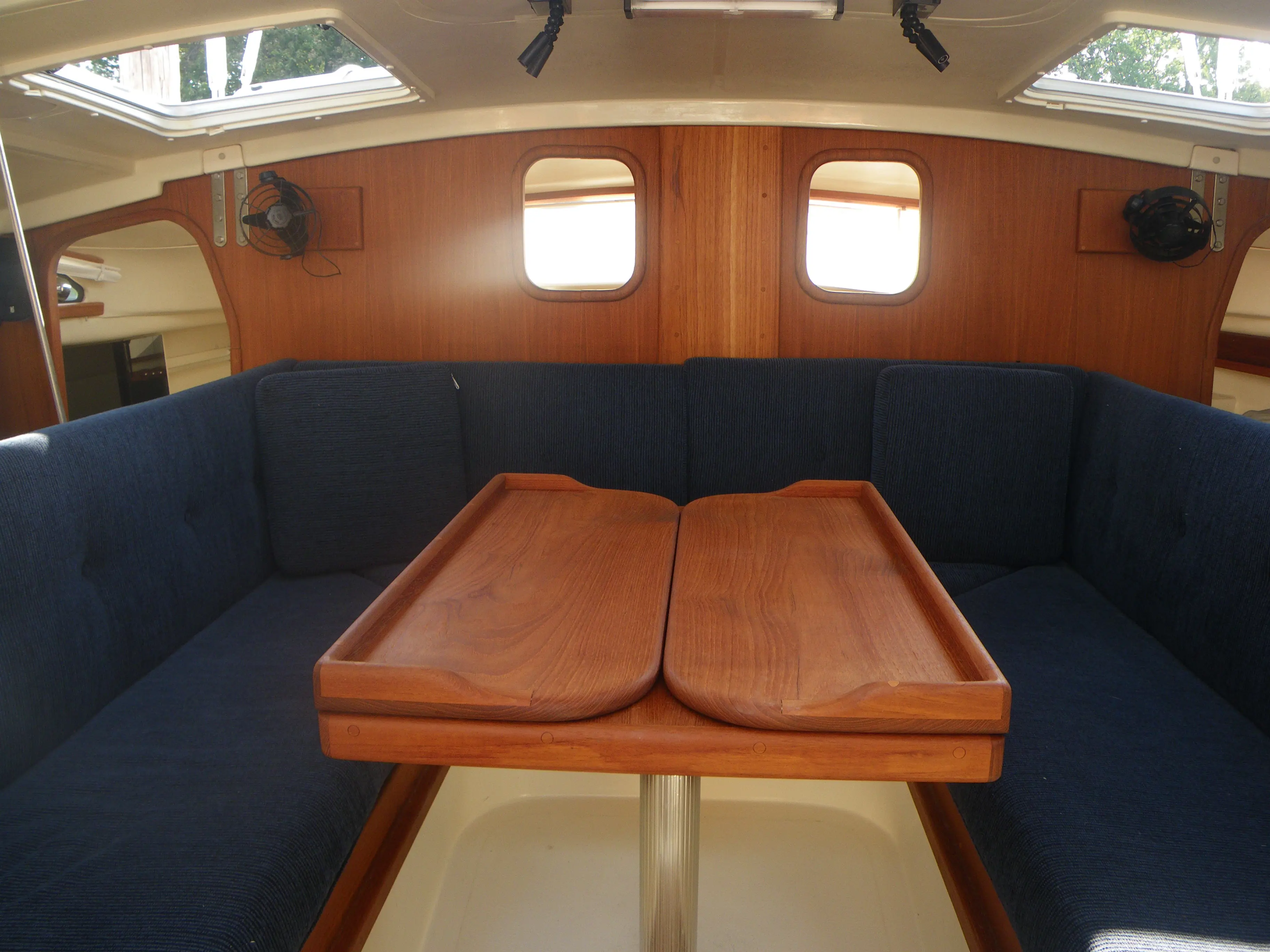 Used Sail Catamaran for Sale 2007 Gemini 105Mc Layout & Accommodations Image Gallery