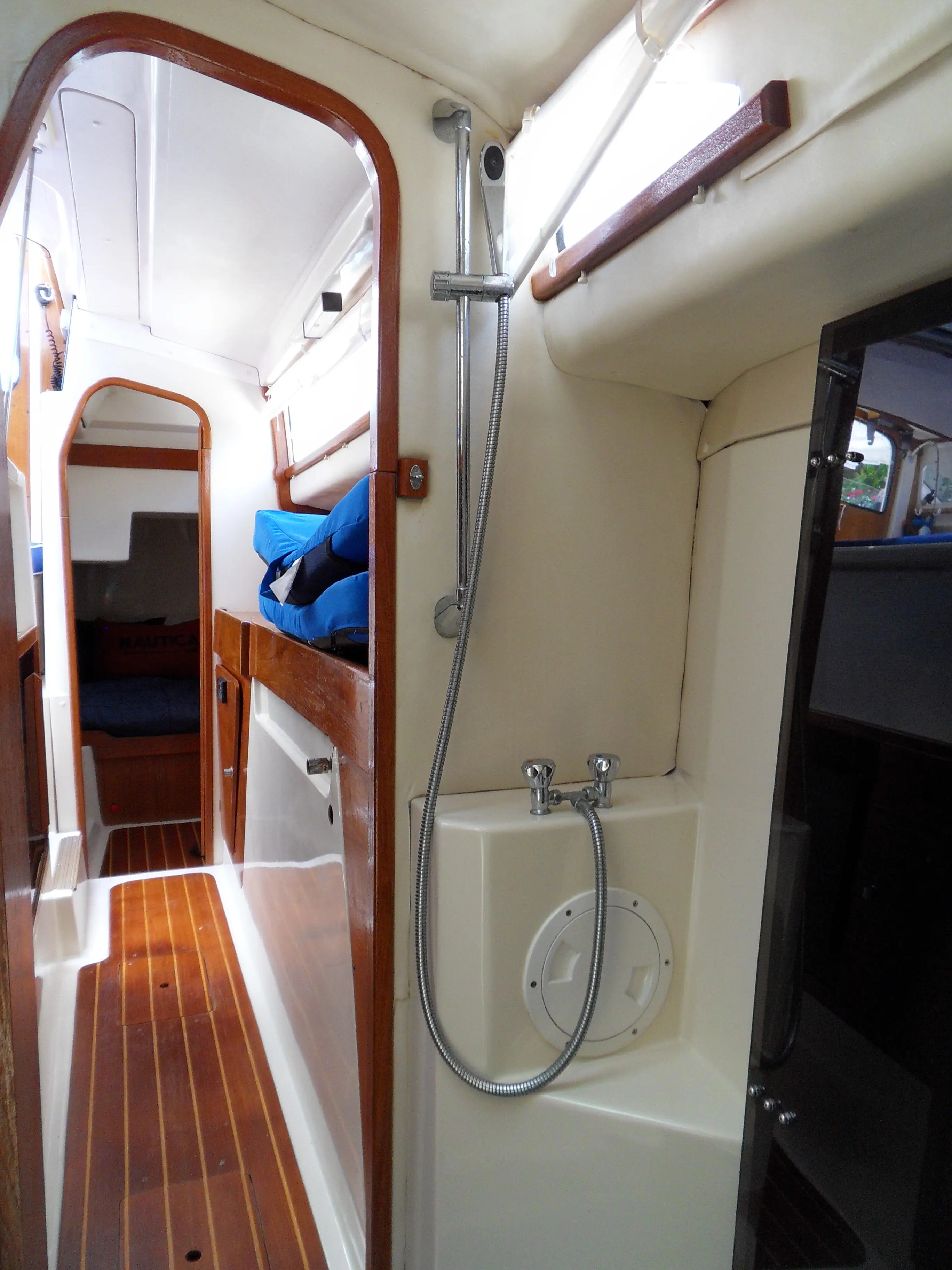 Used Sail Catamaran for Sale 2002 Gemini 105Mc Layout & Accommodations Image Gallery