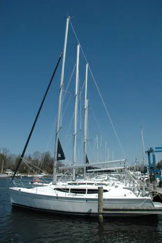 New Sail Monohull for Sale 2013 Hunter 33 Boat Highlights Image Gallery