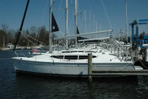 New Sail Monohull for Sale 2013 Hunter 33 Boat Highlights Image Gallery