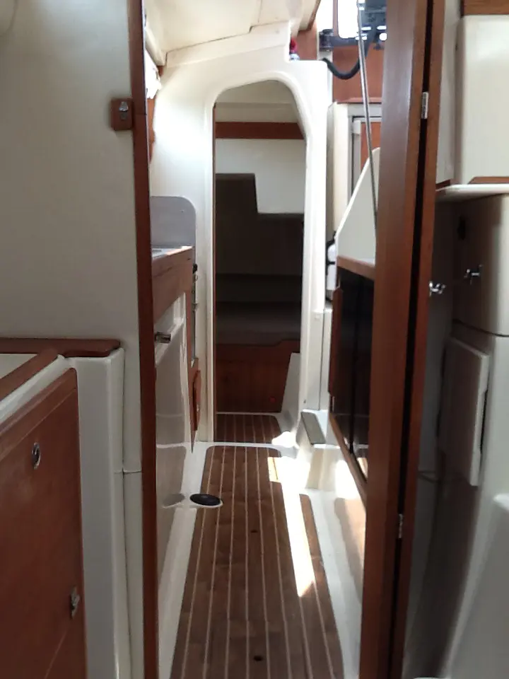 Used Sail Catamaran for Sale 2003 Gemini 105Mc Layout & Accommodations Image Gallery