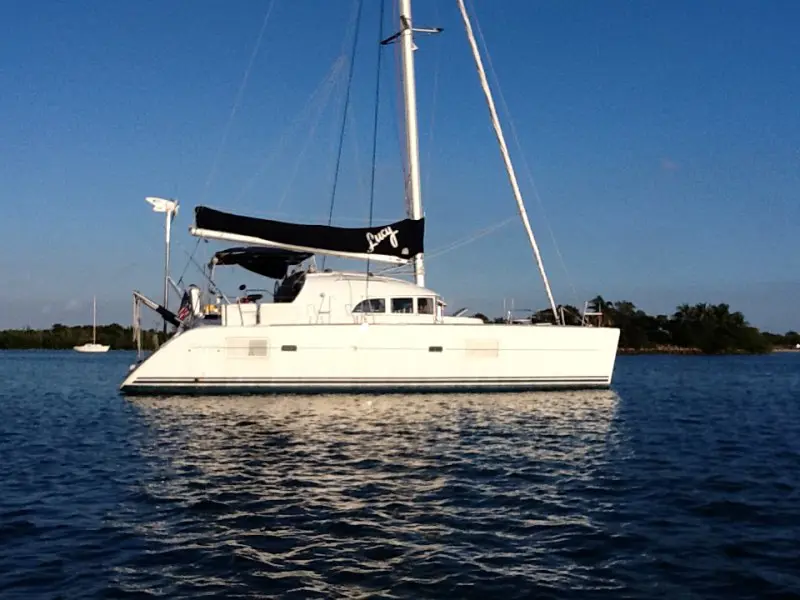 LUCY Sail Lagoon 380 S2