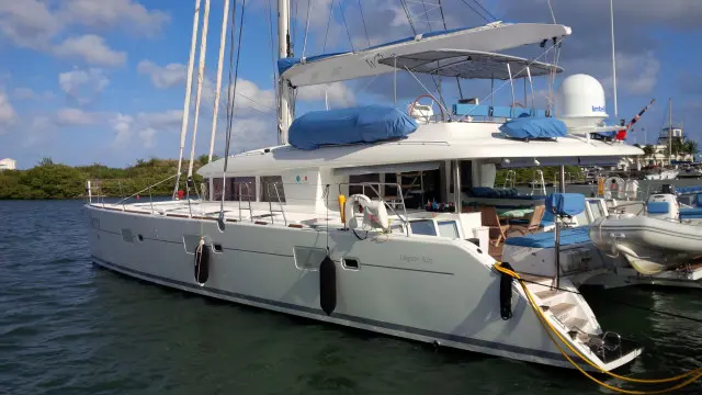 WILDBERRY Sail Lagoon 620 