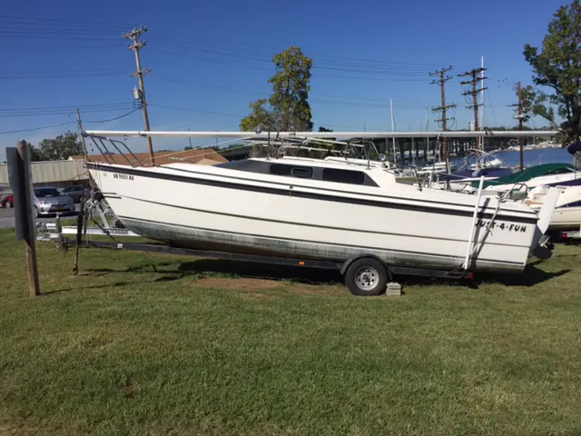 Used Sail Monohull for Sale 2000 Macgregor 26X Used Sail Monohull for Sale 2000 Macgregor 26X