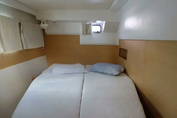 Used Sail Catamaran for Sale 2011 Lagoon 400 Layout & Accommodations Image Gallery