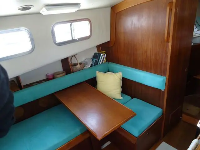 Used Sail Monohull for Sale 1979 Pilot House 25 Layout & Accommodations Image Gallery