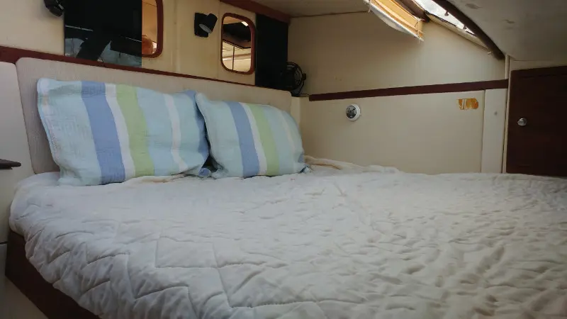 Used Sail Catamaran for Sale 2000 Gemini 105M Layout & Accommodations Image Gallery