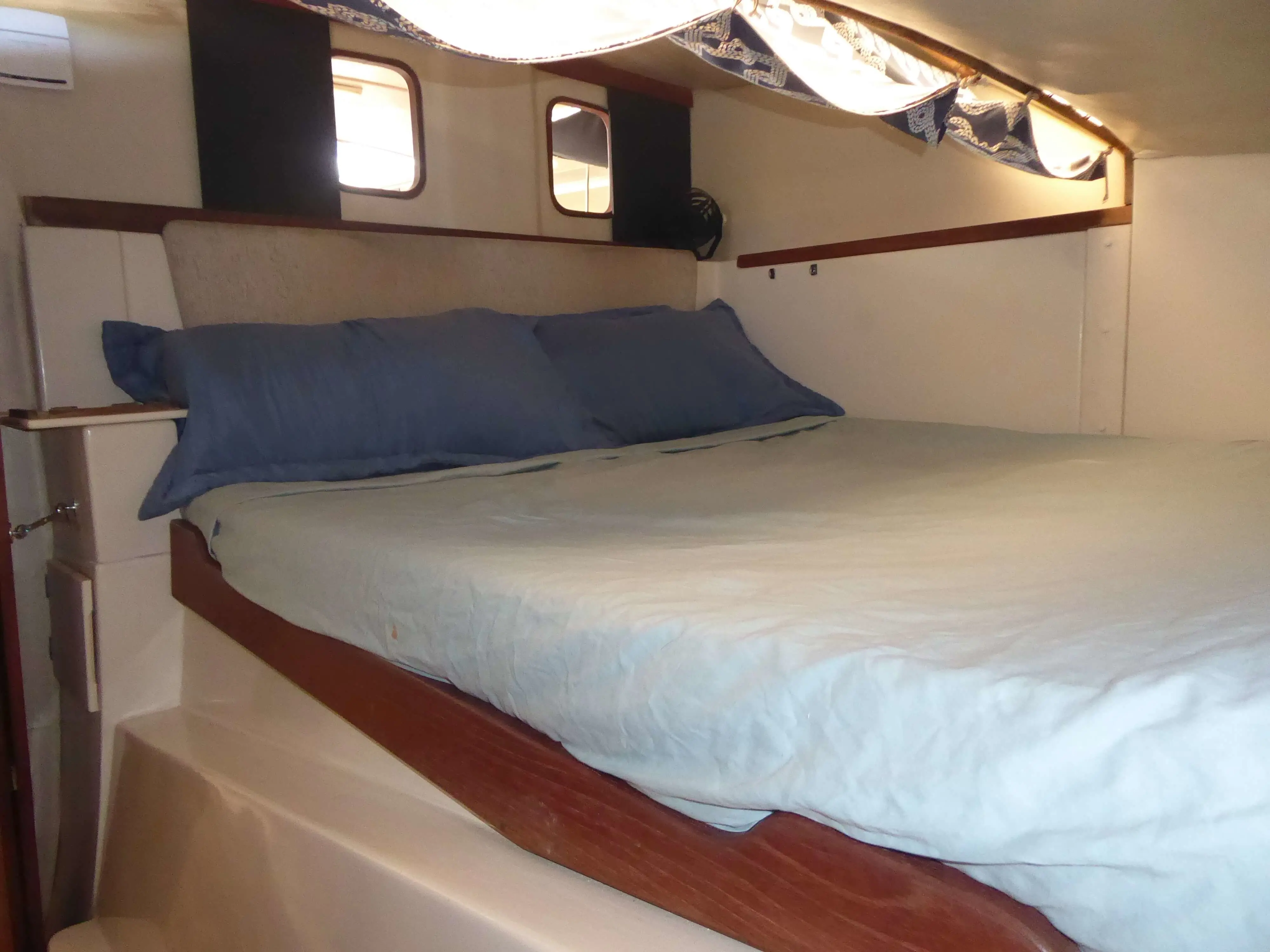 Used Sail Catamaran for Sale 2010 Gemini 105Mc Layout & Accommodations Image Gallery