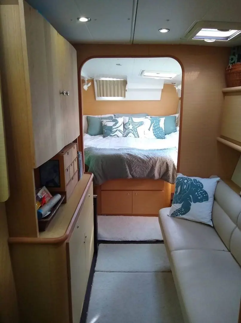 Used Sail  for Sale 2010 Lagoon 421 Layout & Accommodations Image Gallery