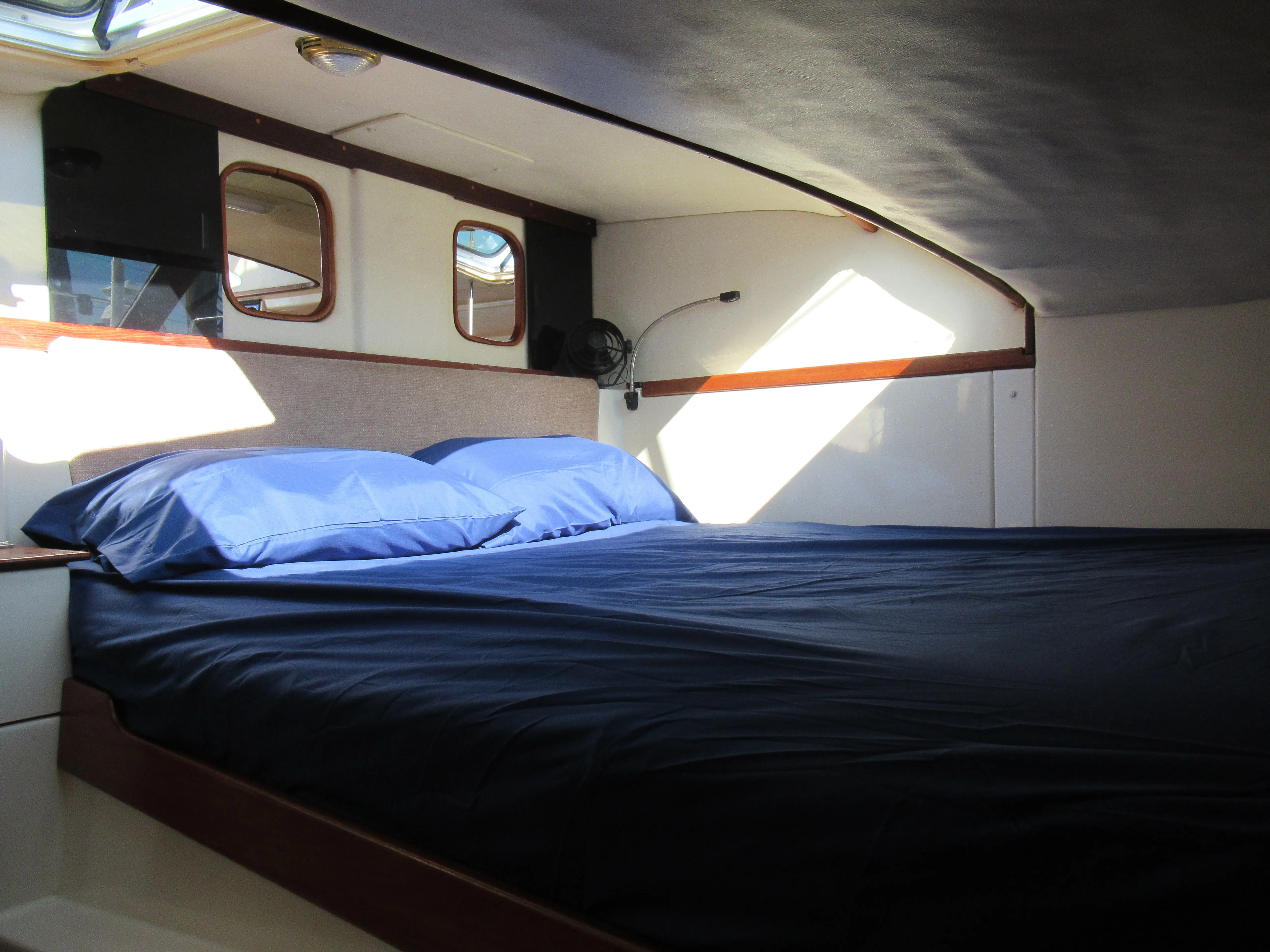 Used Sail Catamaran for Sale 2001 Gemini 105Mc Layout & Accommodations Image Gallery
