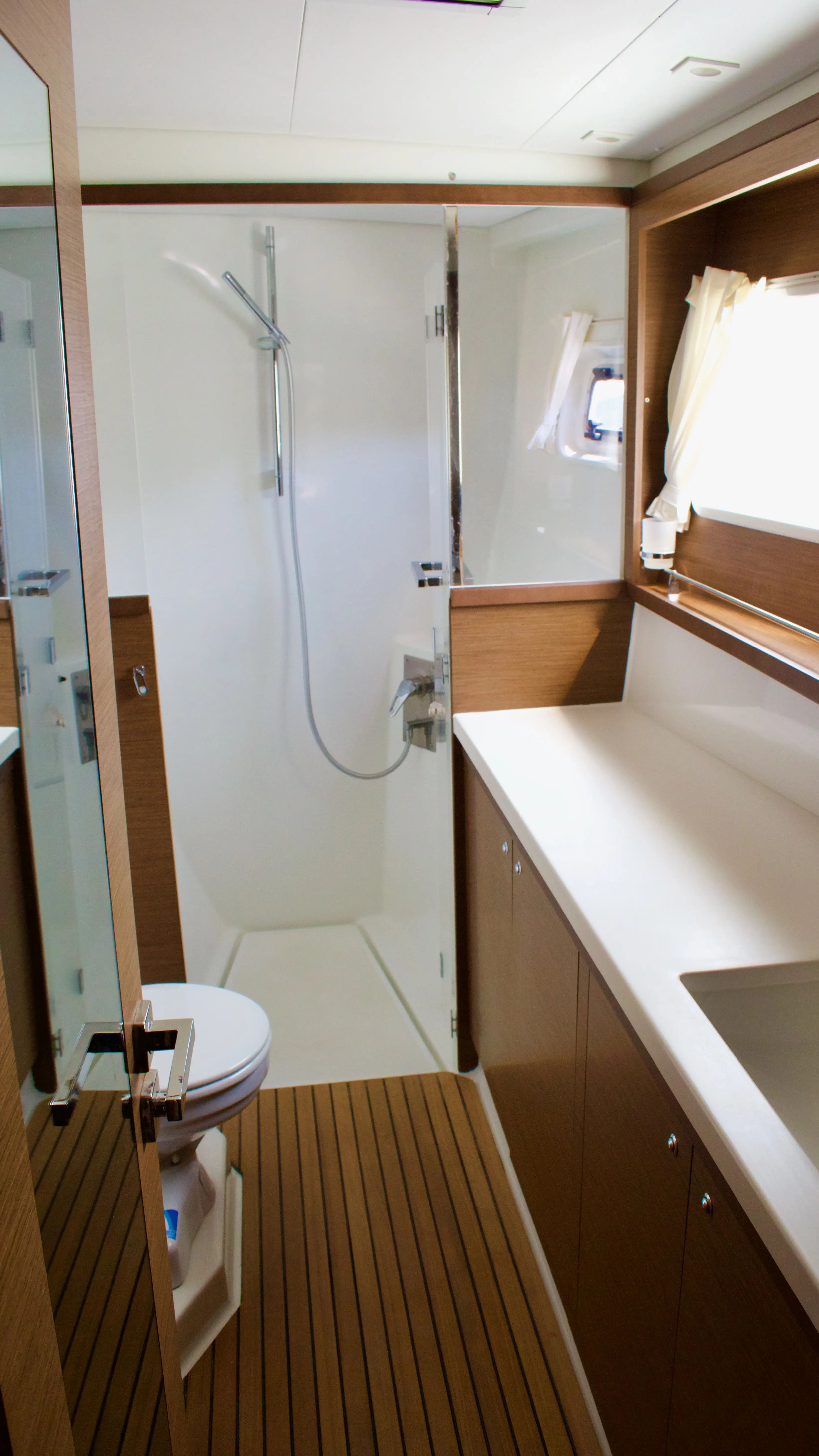 Used Sail Catamaran for Sale 2017 Lagoon 450 Layout & Accommodations Image Gallery