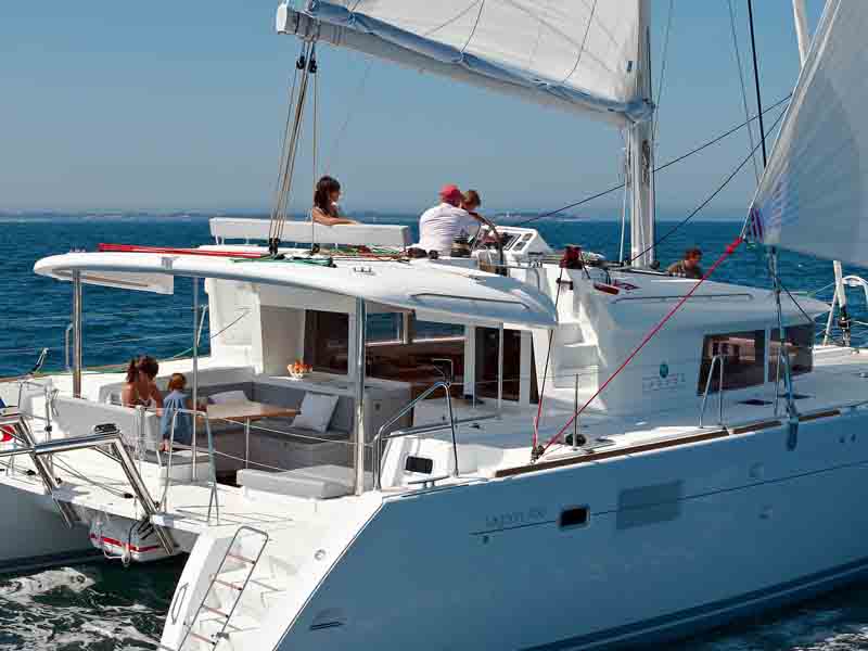 Catamaran Charter 4 Cabin