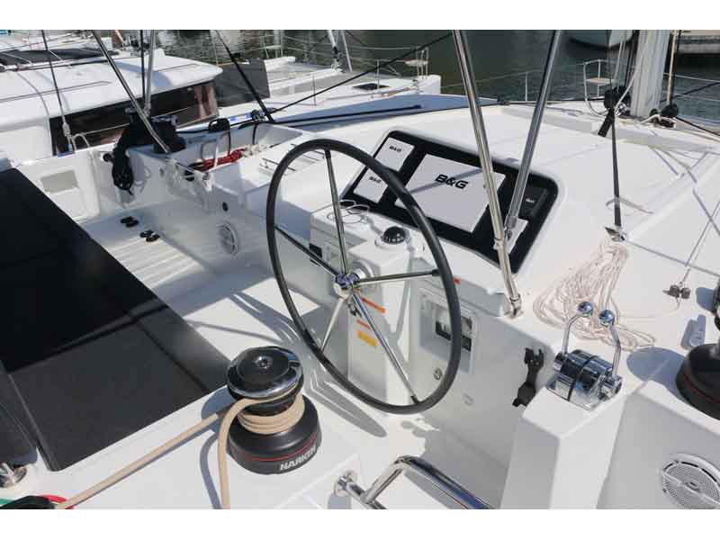 catamaran charter