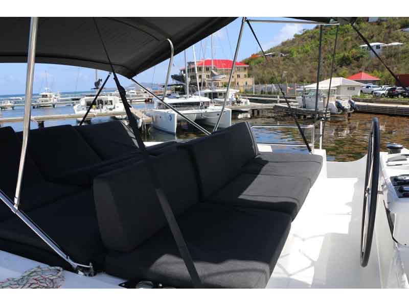 ADJUSTABLE LOUNGERS ON FLYBRIDGE