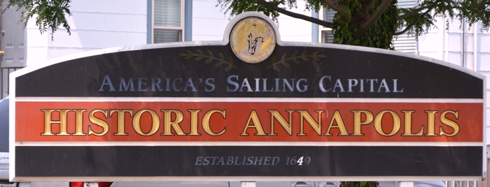 The Catamaran company - Pier 7 Resort Marina