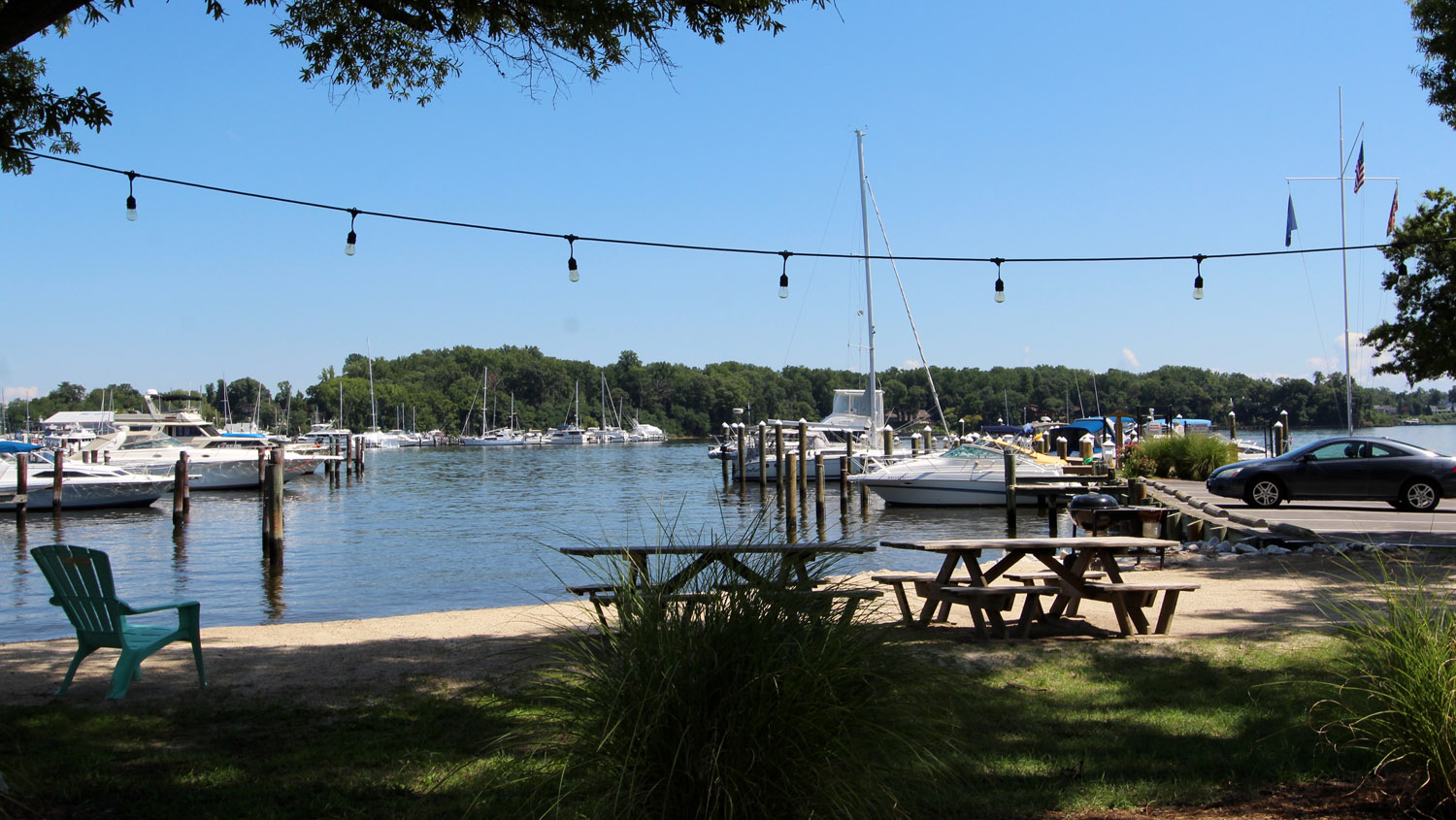 The Catamaran company - Pier 7 Resort Marina