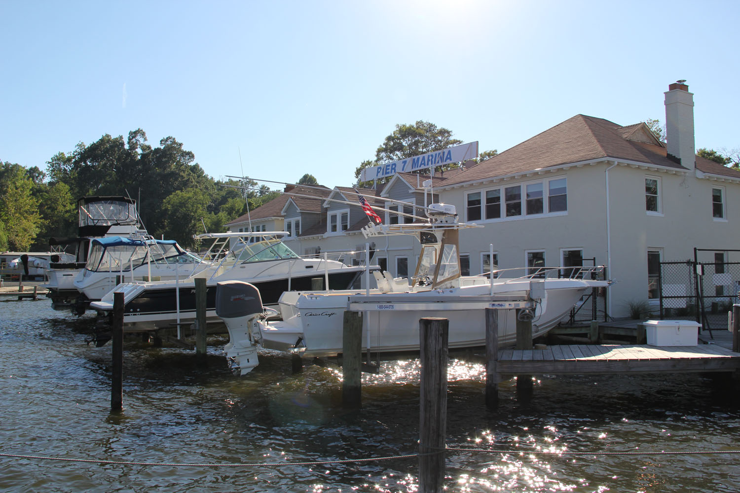 The Catamaran company - Pier 7 Resort Marina
