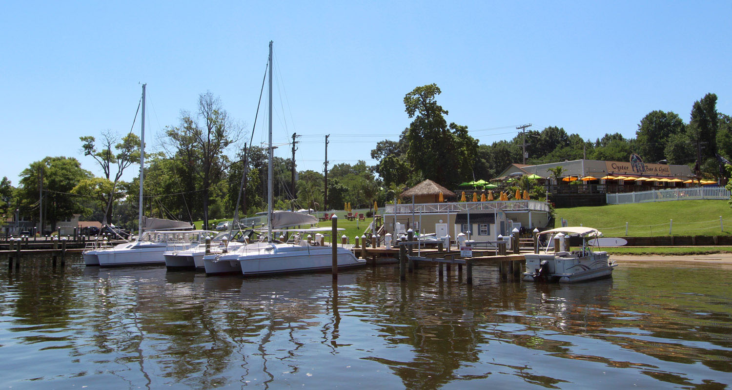 The Catamaran company - Pier 7 Resort Marina