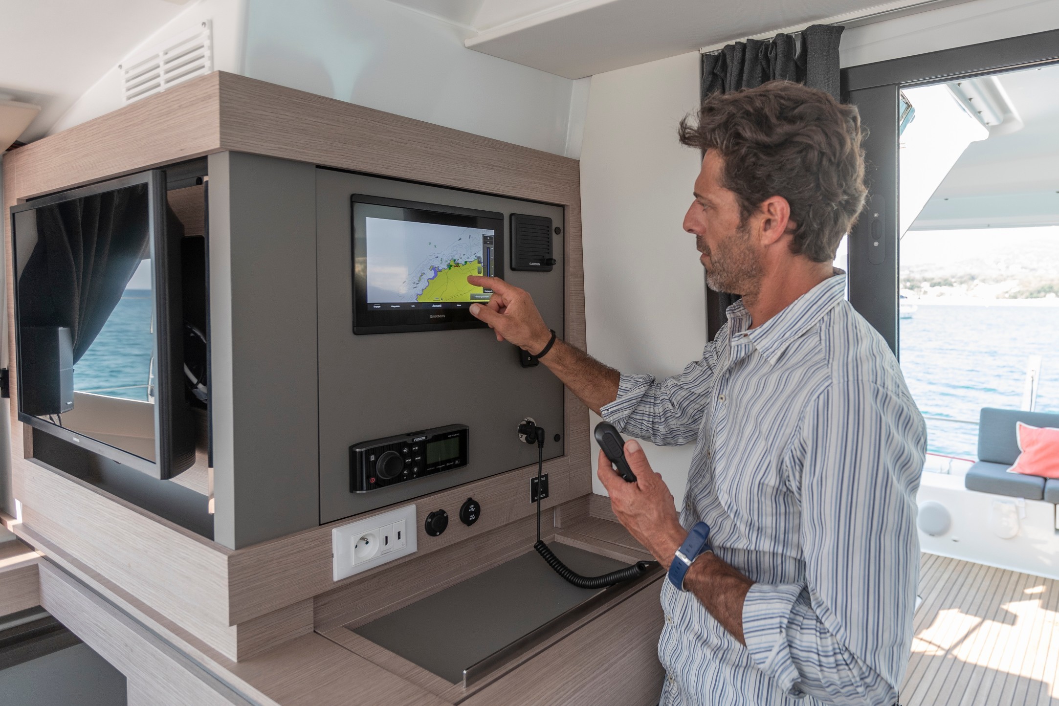New Sail Catamaran for Sale 2021 ISLA 40 MAESTRO Electronics & Navigation