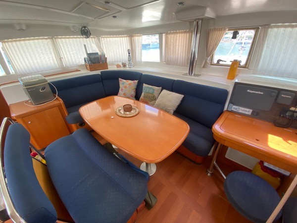 Used Sail Catamaran for Sale 2006 Lagoon 440 Layout & Accommodations