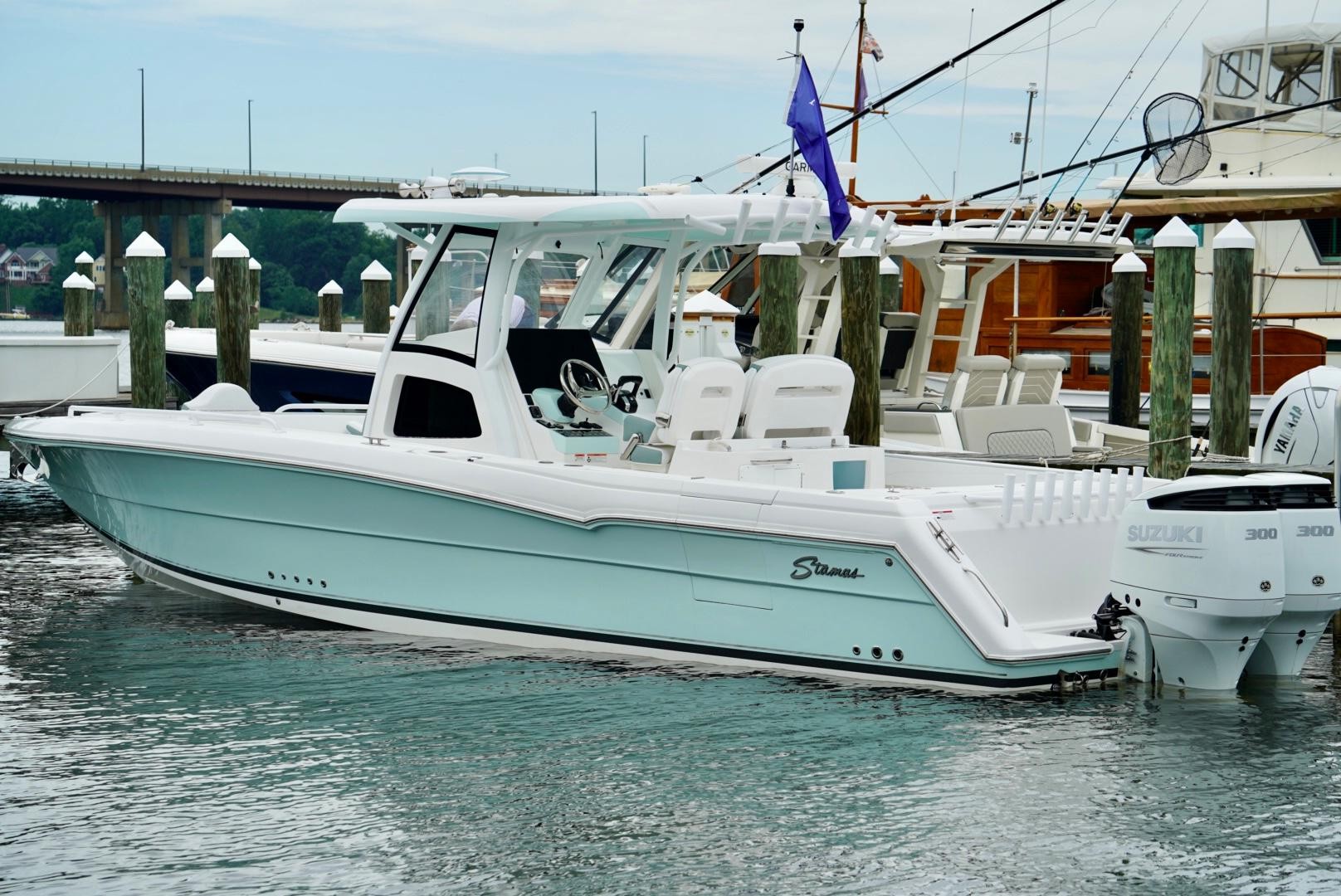 New Power Center Console for Sale 2022 33T Aventura  Boat Highlights