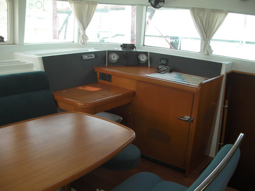 Used Sail Catamaran for Sale 2006 Lagoon 440 Layout & Accommodations