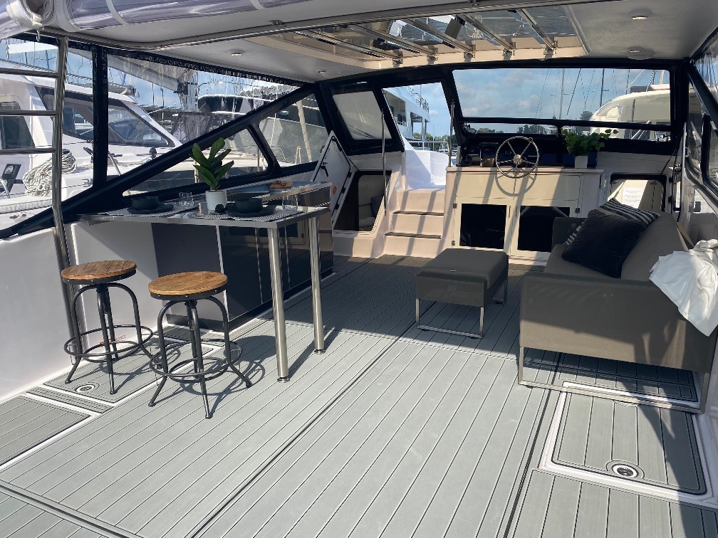 Used Power Catamaran for Sale 2019 Freestyle 399 Power Deck & Equipment