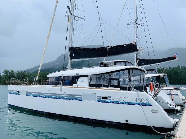 Used Sail Catamaran for Sale 2016 Lagoon 450 S Boat Highlights