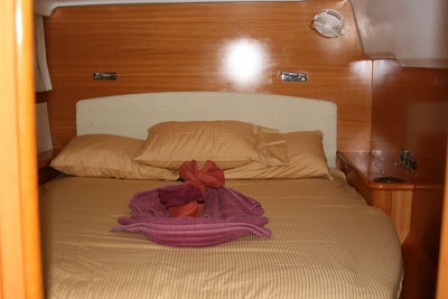 Used Sail Catamaran for Sale 2004 Lagoon 440 Layout & Accommodations