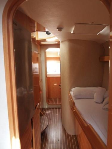 Used Sail Catamaran for Sale 2006 Privilege 445 Layout & Accommodations