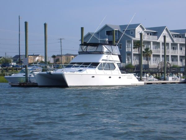 Used Power Catamaran for Sale 2000 Venture 44 Boat Highlights