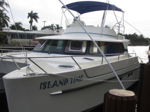 Used Power Catamaran for Sale 1999 Maryland 37 Boat Highlights