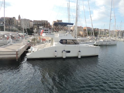 Used Power Catamaran for Sale 2009 Highland 35 Boat Highlights