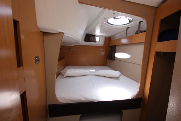 Used Sail Catamaran for Sale 2012 Lipari 41 Layout & Accommodations